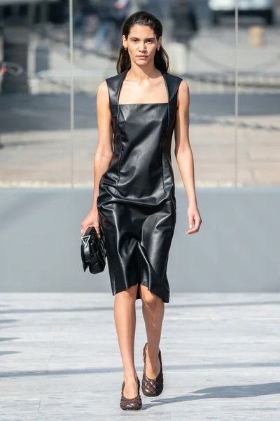 Look 1